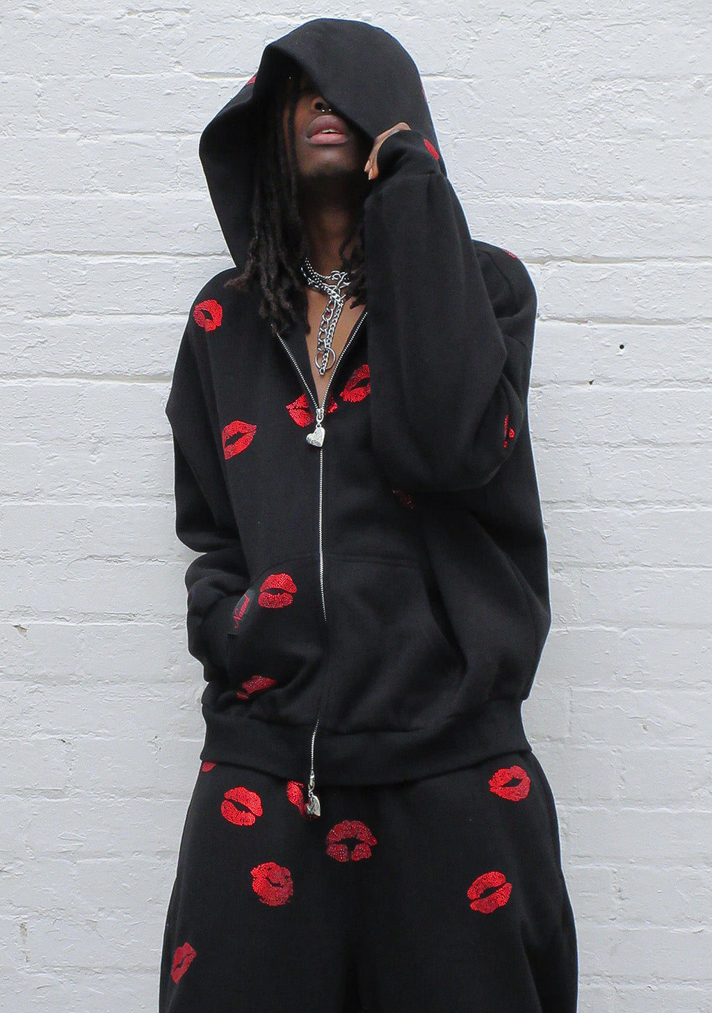 TEASE RHINESTONE KISS ZIP HOODIE BLACK