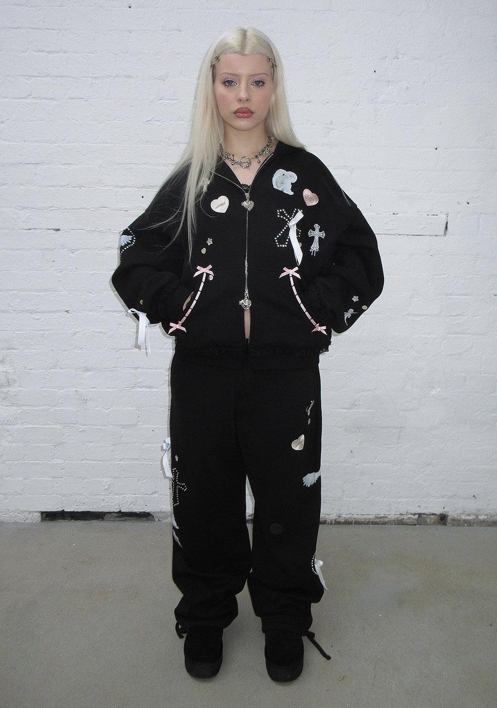 WHISPER ZIP HOODIE BLACK